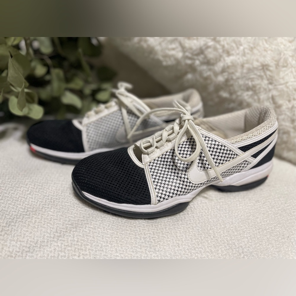 Nike Tac, size 8, EUC